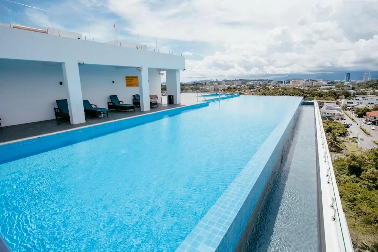Aru Suites Kota Kinabalu 0*,
